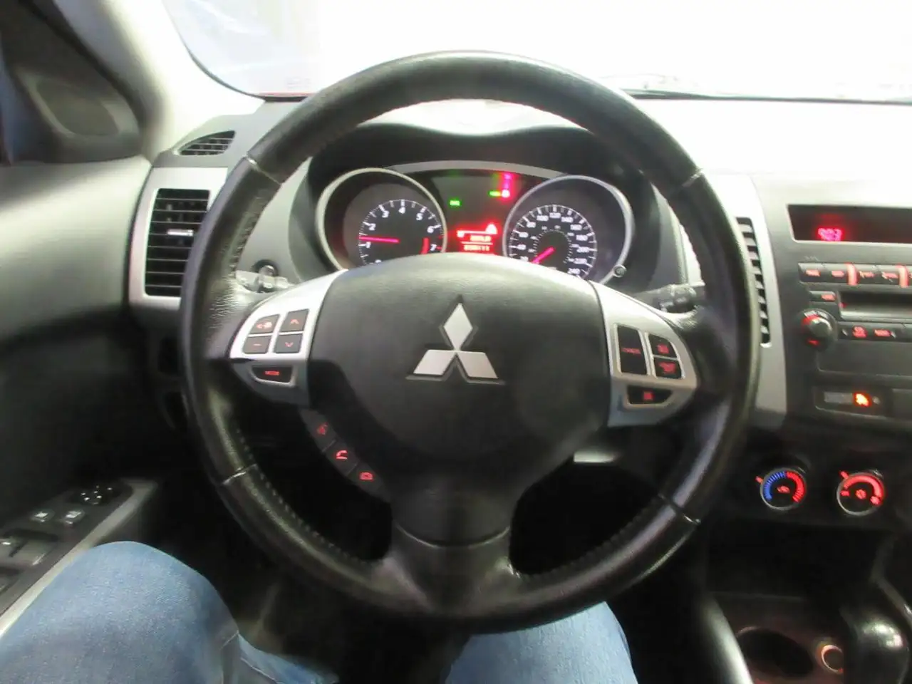 Mitsubishi Outlander снимка Mitsubishi Outlander