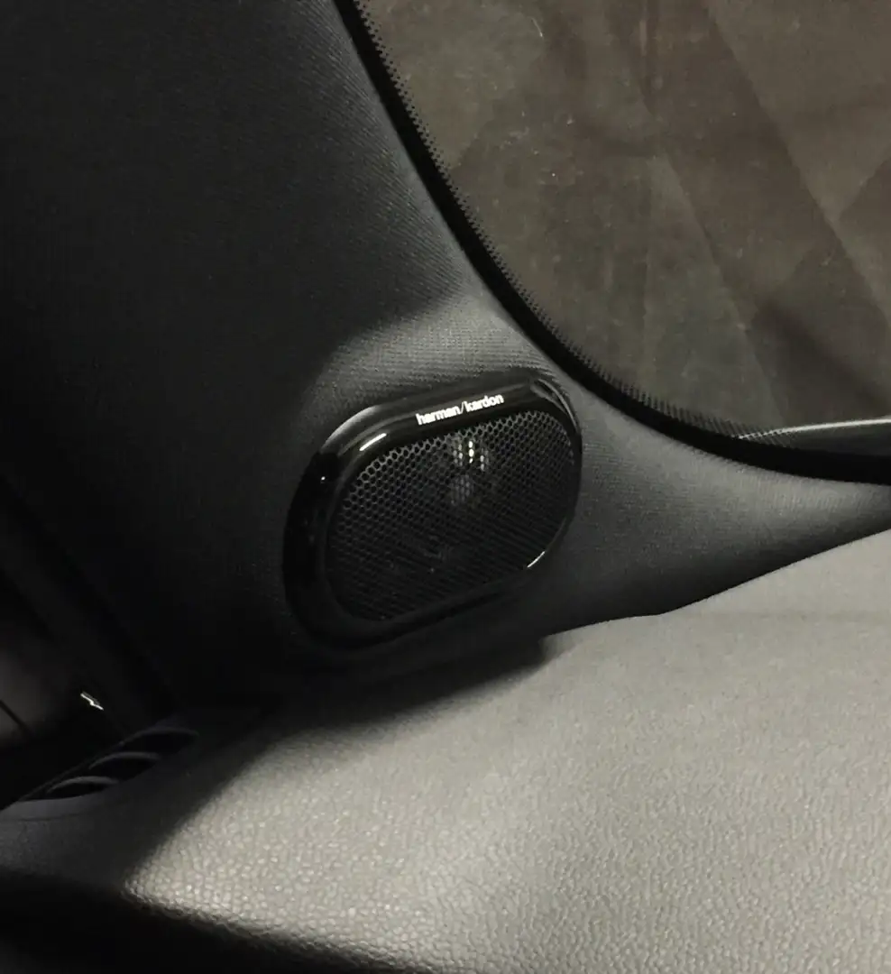 MINI Cooper D Cabrio 1.5 Hype automatica - 1