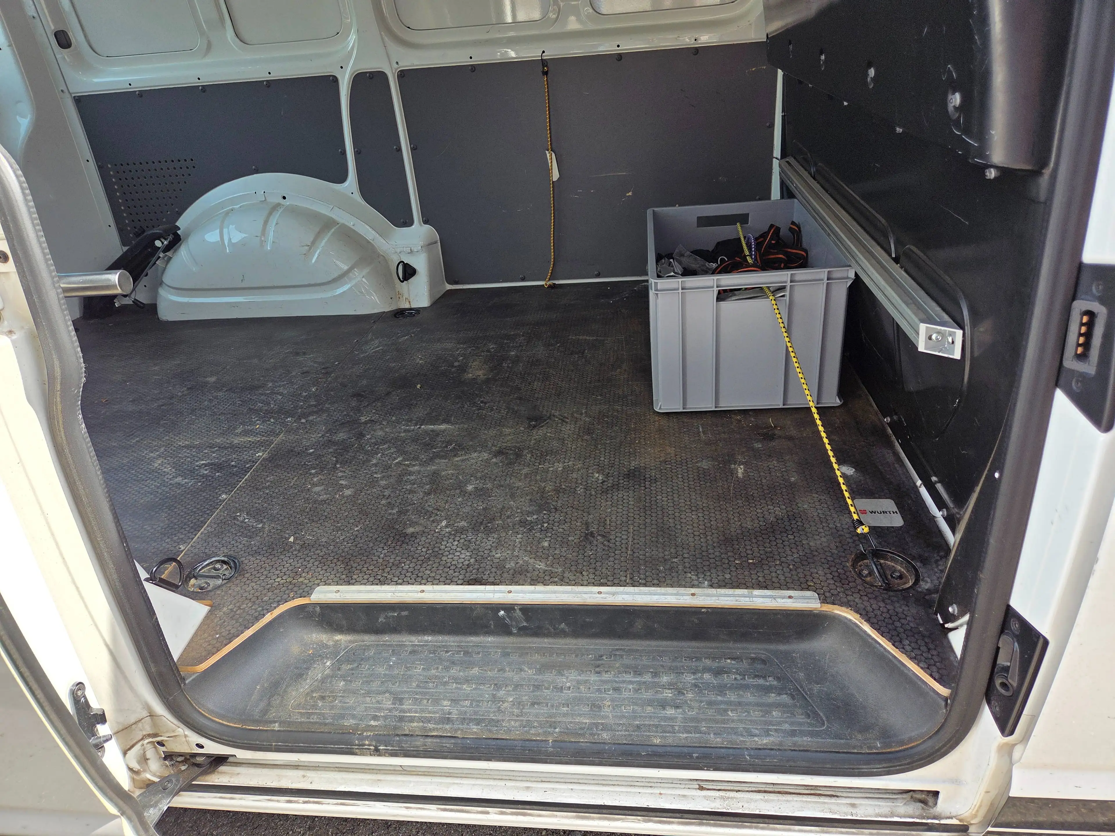 Volkswagen T6.1 Transporter FWD — photo 10