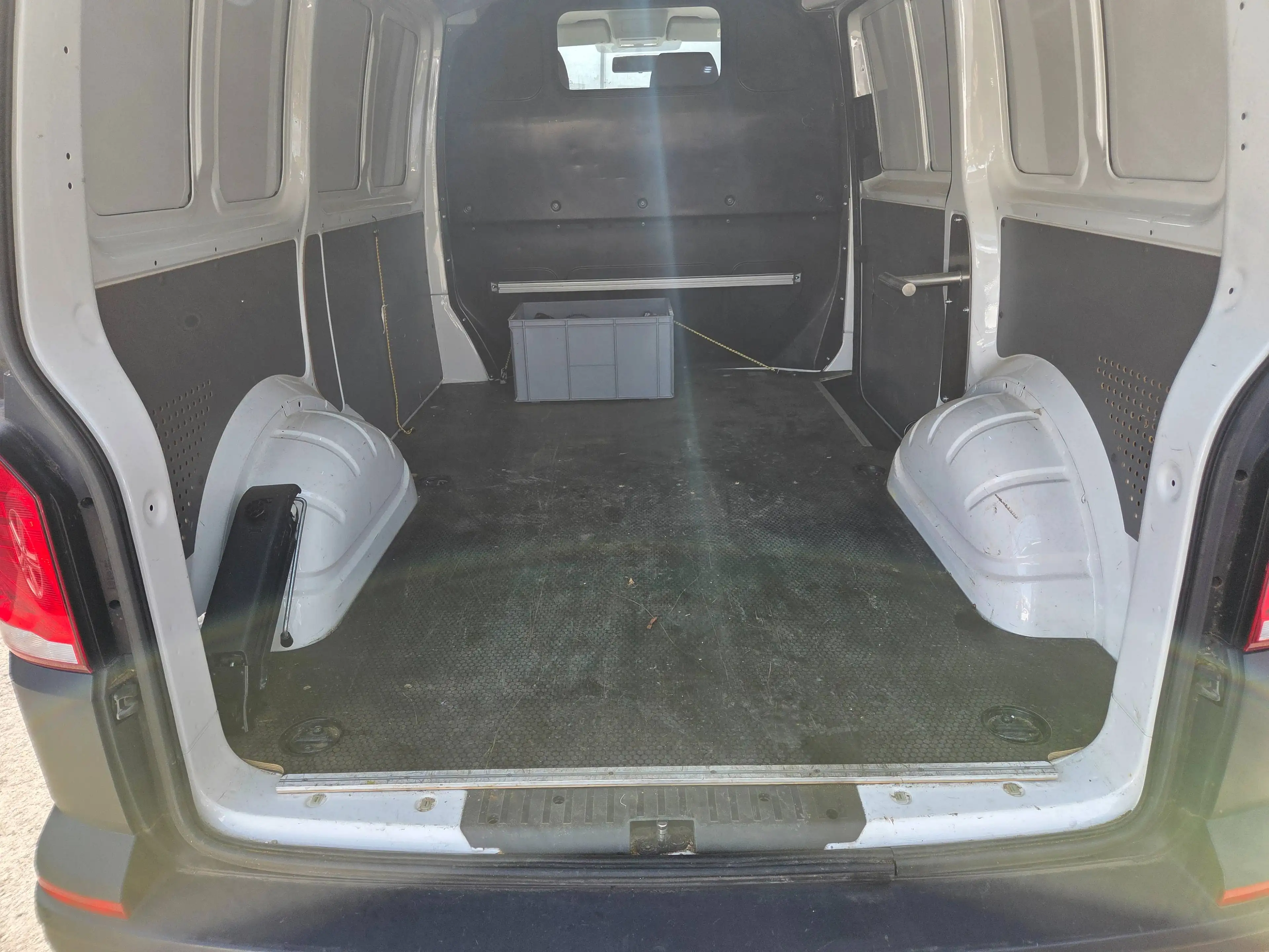 Volkswagen T6.1 Transporter FWD — photo 9