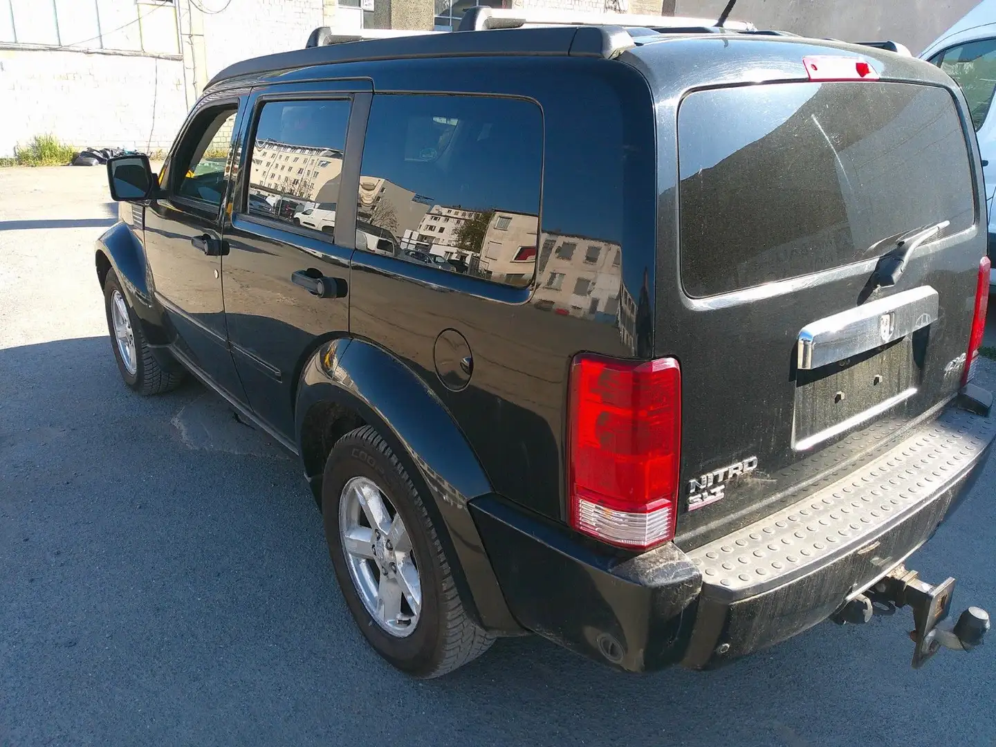 Dodge Nitro SE Schwarz - 2