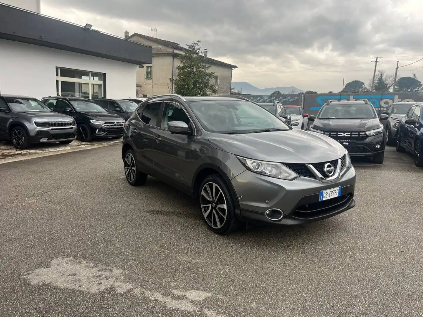 Nissan Qashqai 1.5 dCi 360 Grijs - 1