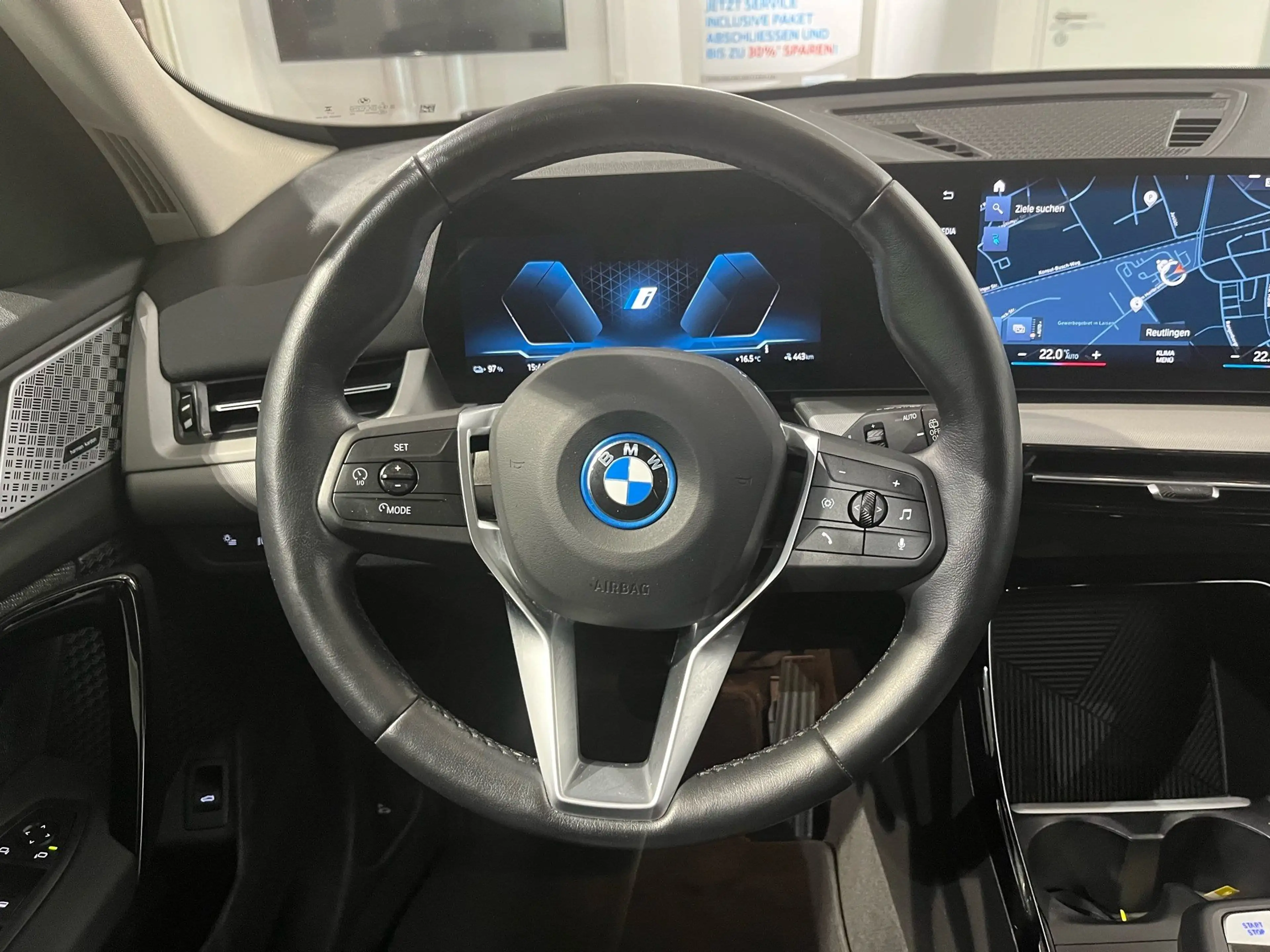 BMW iX1 xDrive30 adapt. M-Fahrwerk/Pano/HarmanKardon/Lenkr — photo 9