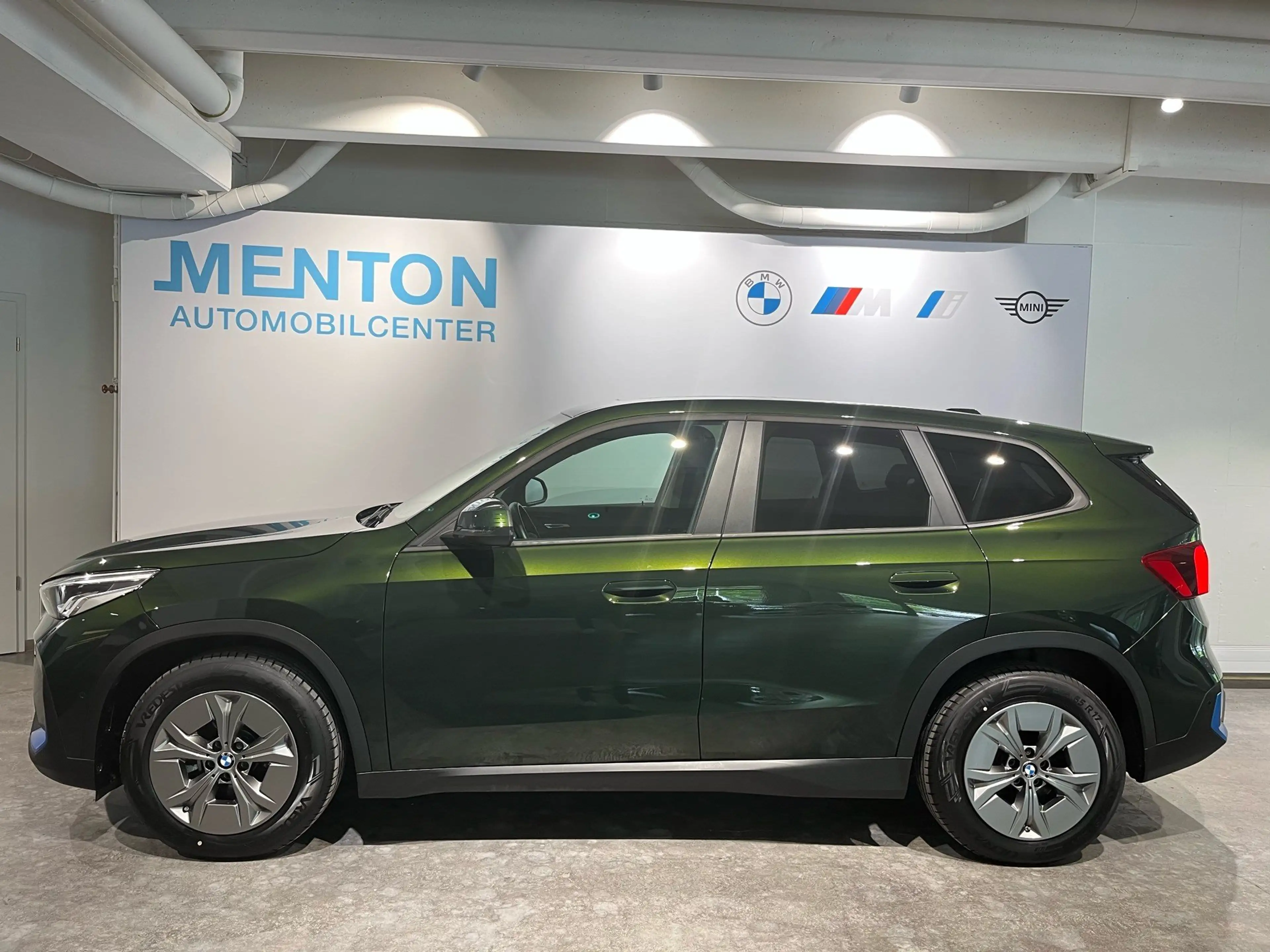 BMW iX1 xDrive30 adapt. M-Fahrwerk/Pano/HarmanKardon/Lenkr — photo 5