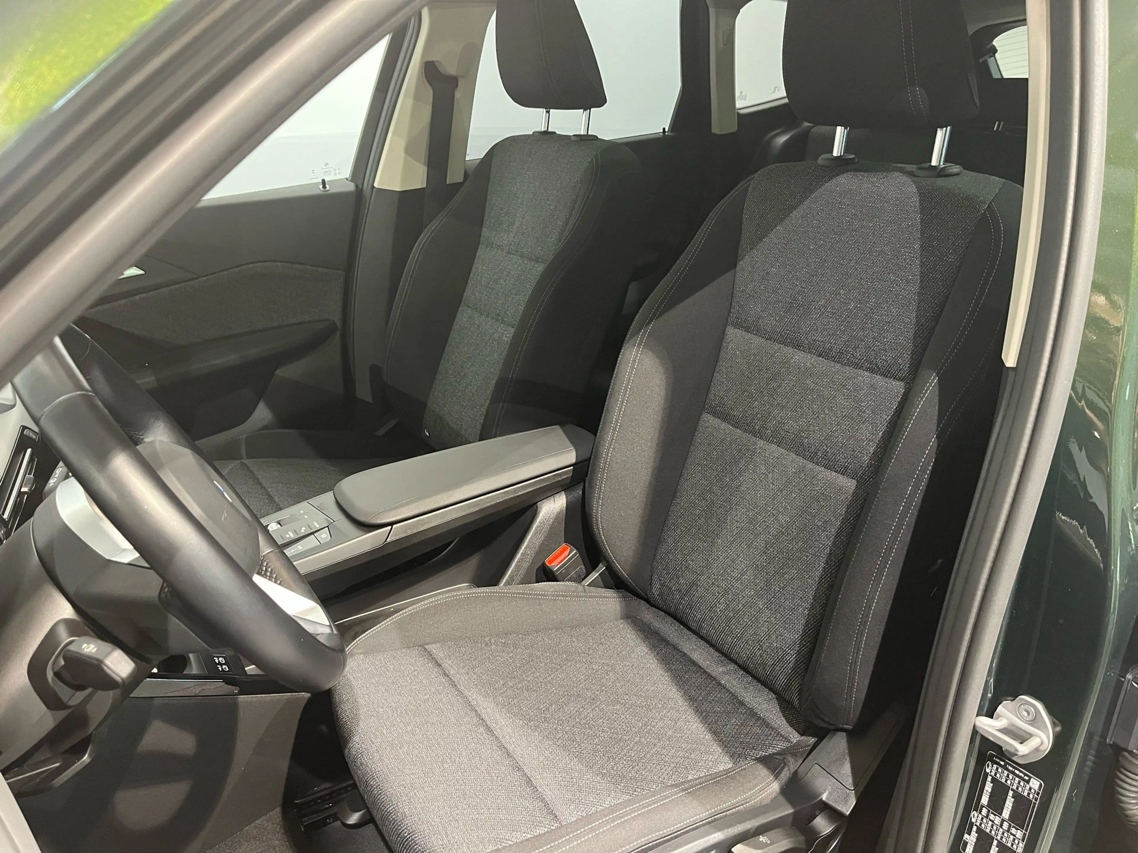 BMW iX1 xDrive30 adapt. M-Fahrwerk/Pano/HarmanKardon/Lenkr — photo 11