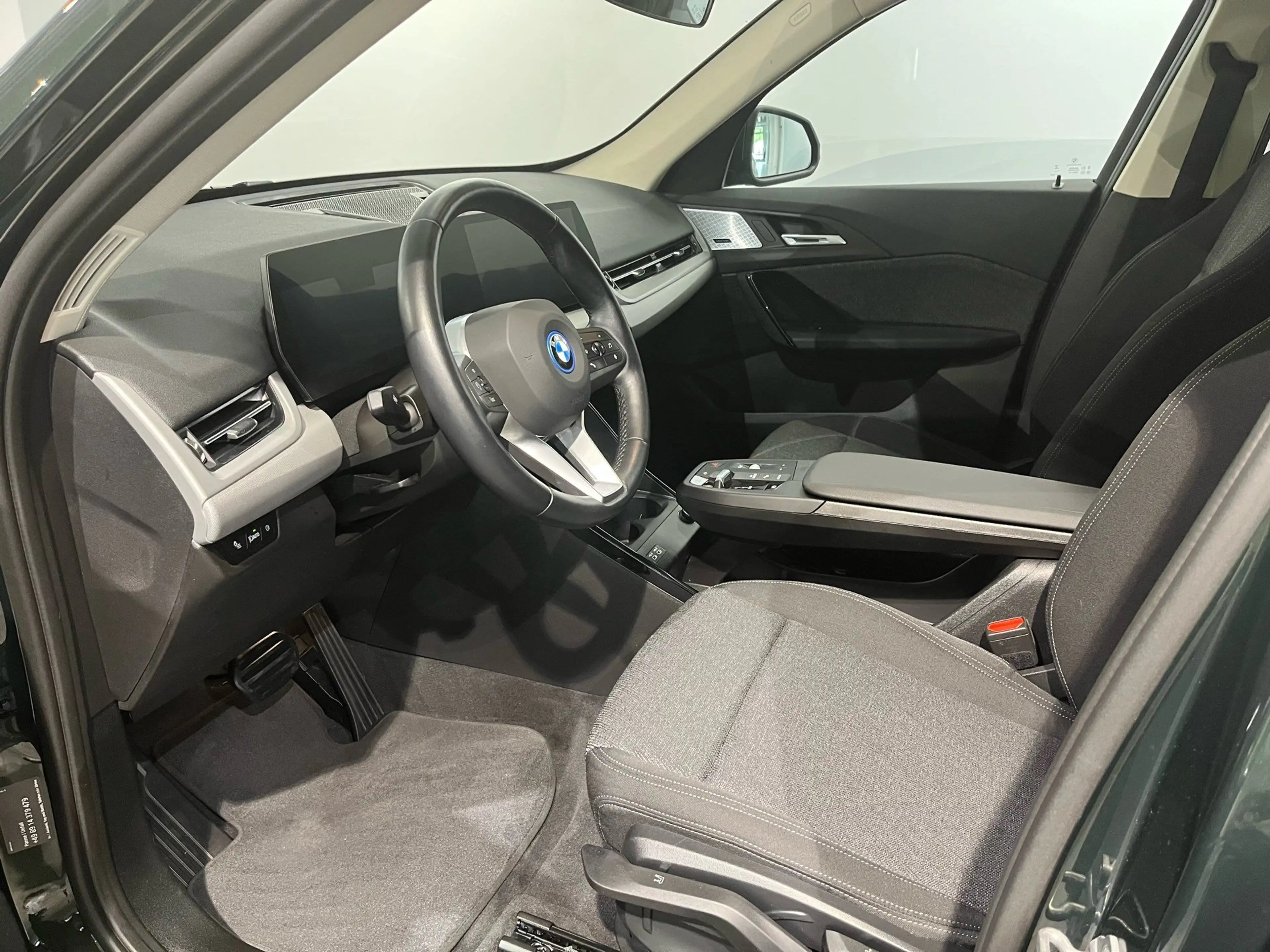 BMW iX1 xDrive30 adapt. M-Fahrwerk/Pano/HarmanKardon/Lenkr — photo 10
