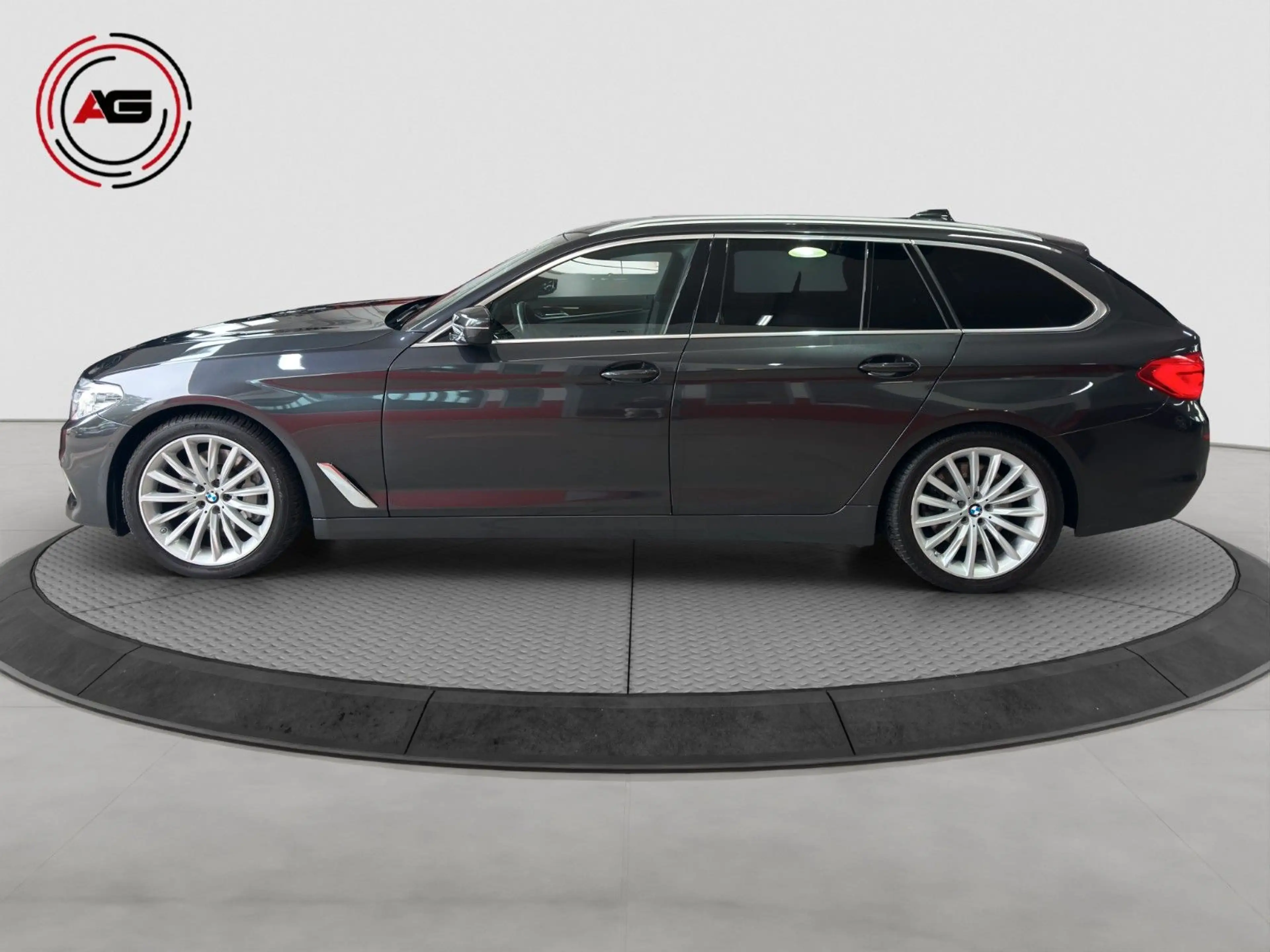 BMW 530 dT Luxury LC.PRO AD.LED CARPLAY H/K KAMERA — photo 8