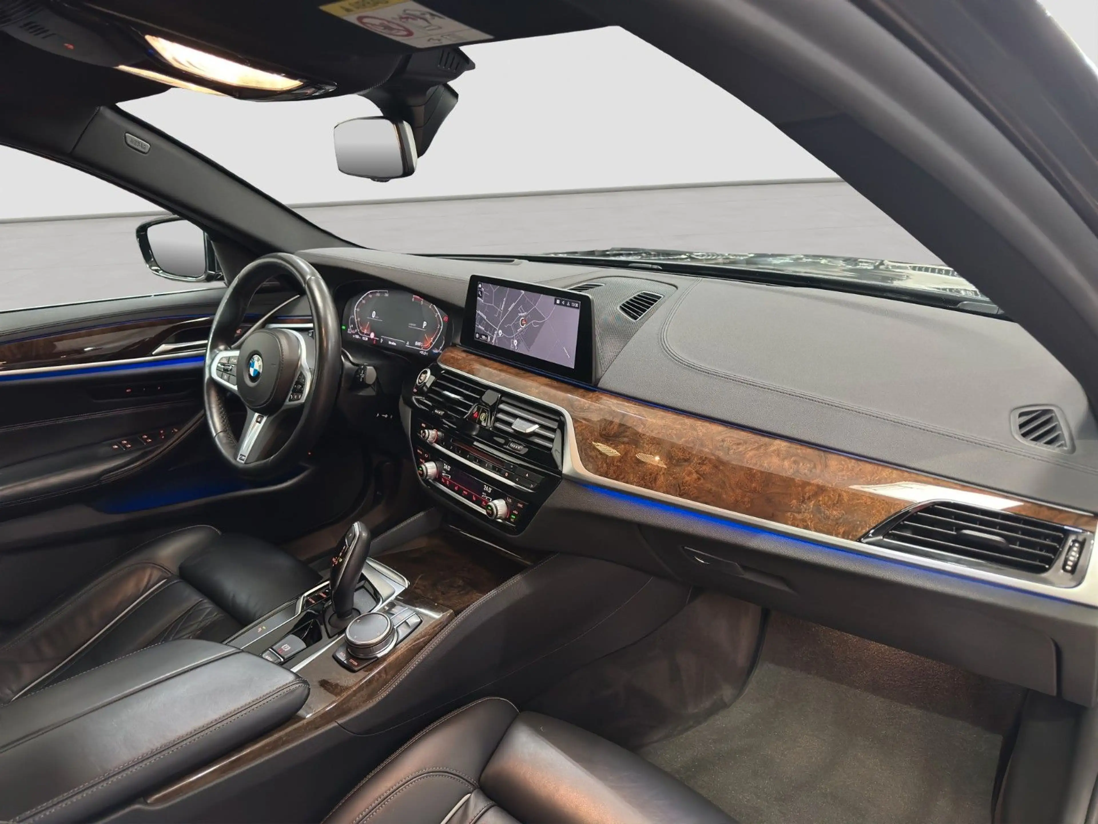 BMW 530 dT Luxury LC.PRO AD.LED CARPLAY H/K KAMERA — photo 10