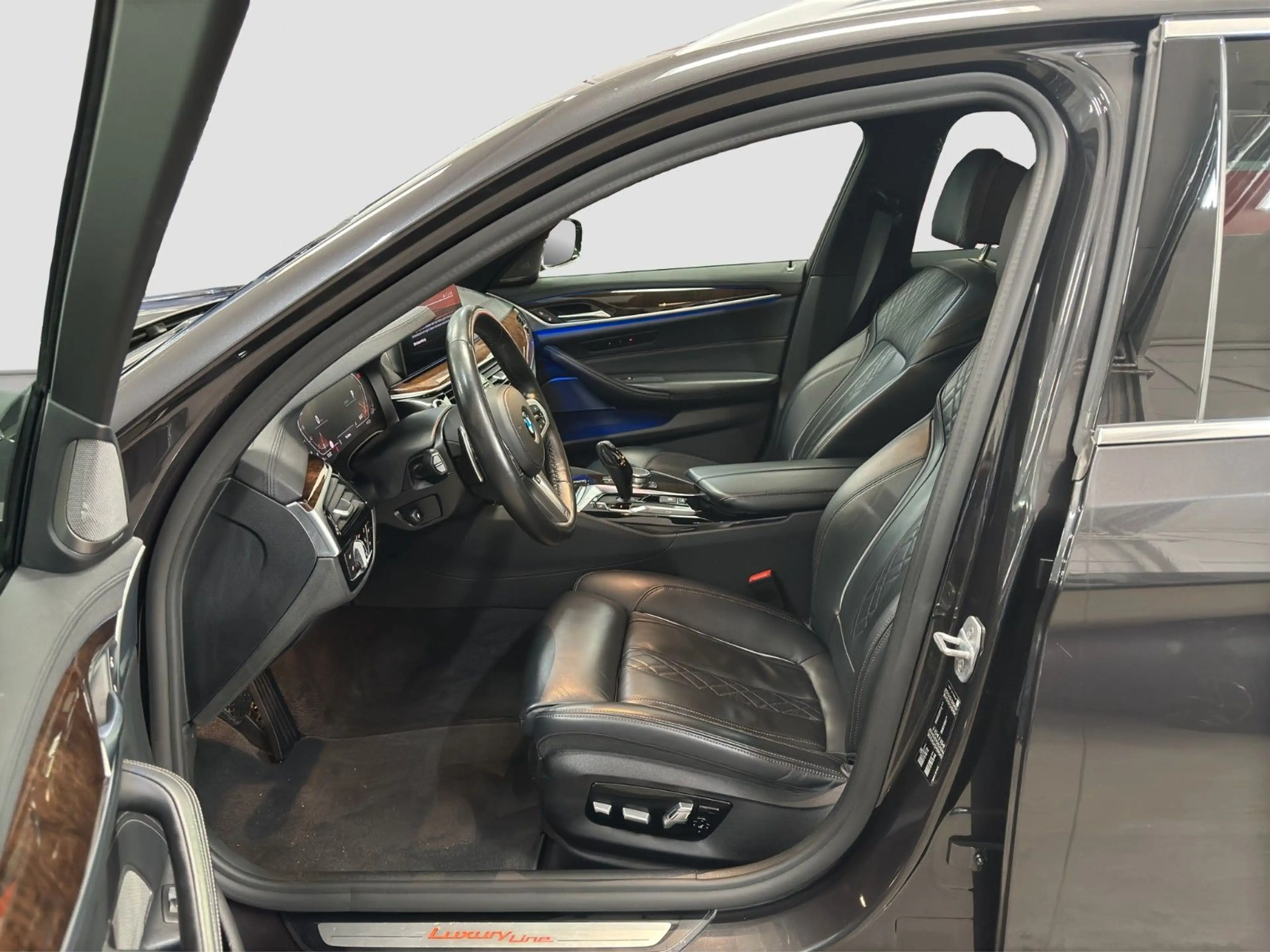 BMW 530 dT Luxury LC.PRO AD.LED CARPLAY H/K KAMERA — photo 11