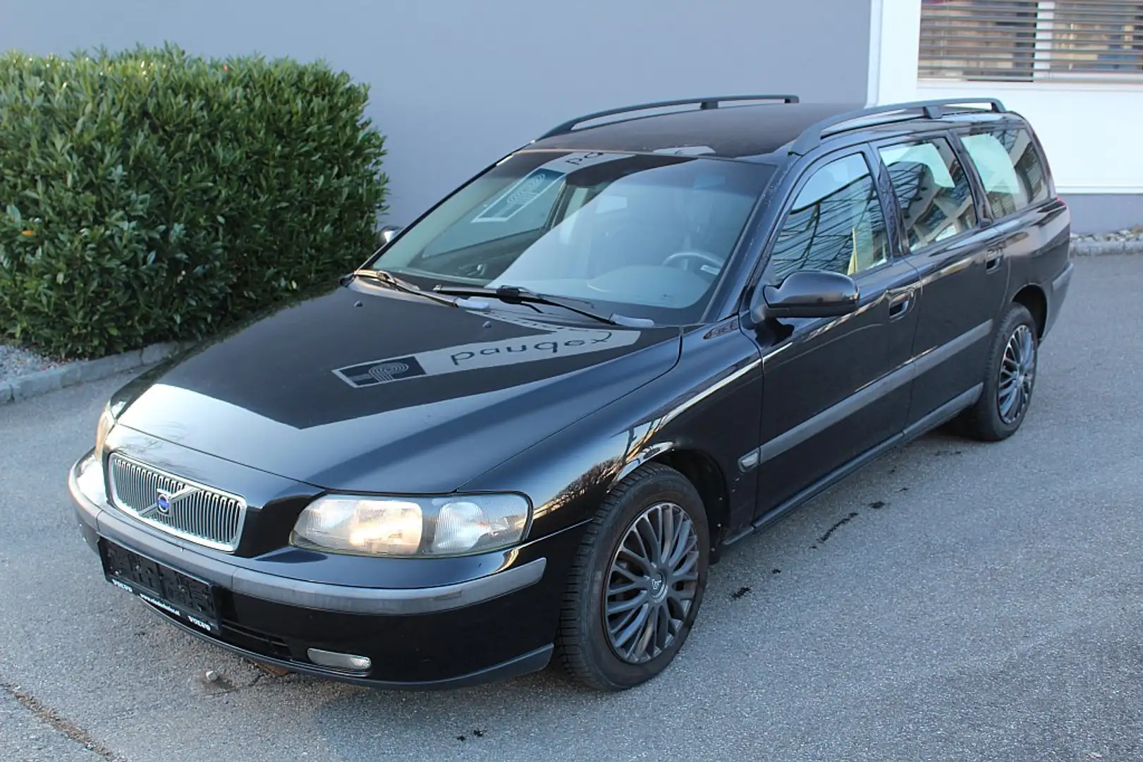 Volvo V70 2,4D Aut. Schwarz - 1