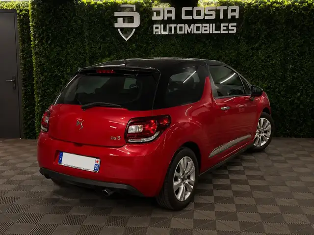 DS Automobiles DS 3 view 2