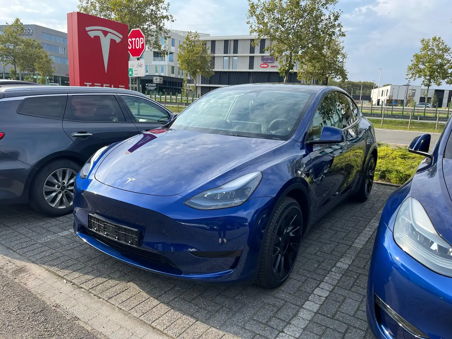 Tesla Model Y Standaard range RWD Kék - 1
