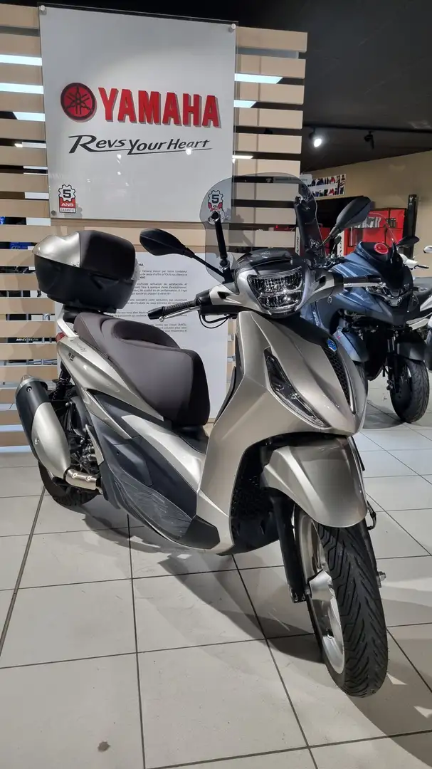 Piaggio Beverly 300 Plateado - 1