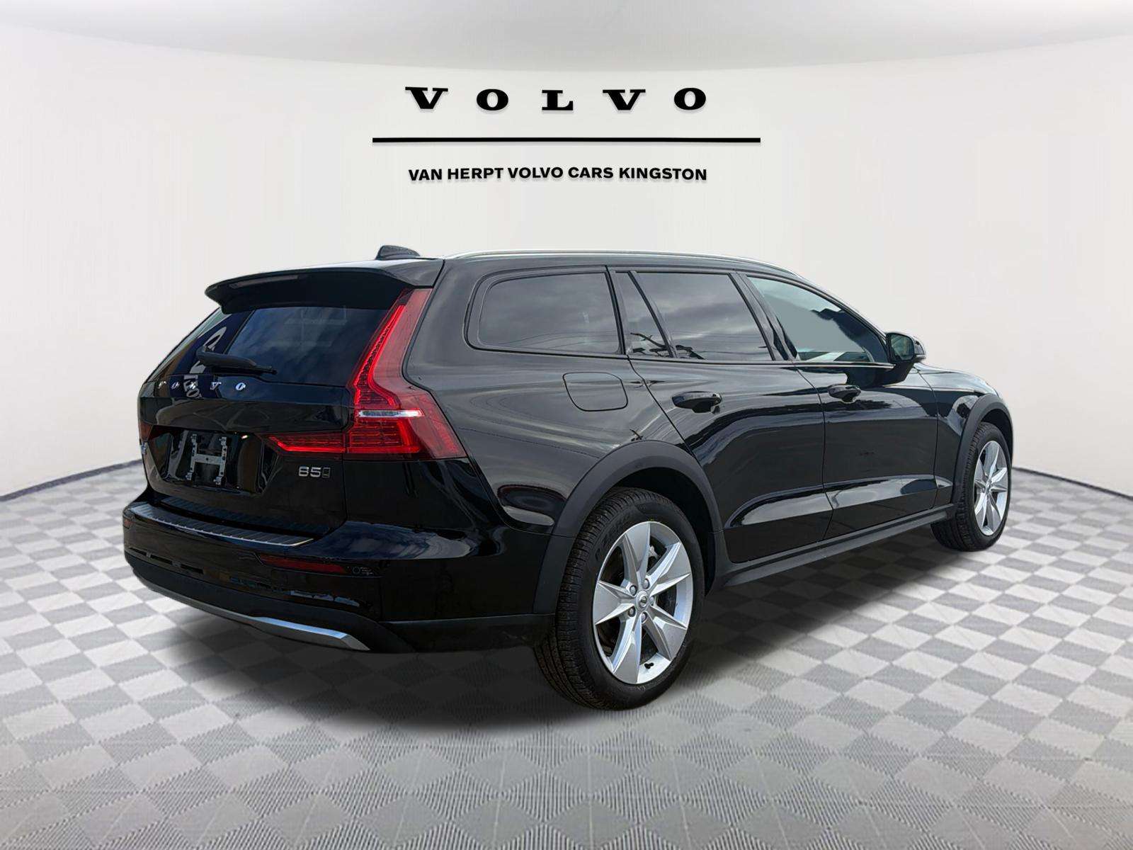 2025 Volvo V60 Cross Country