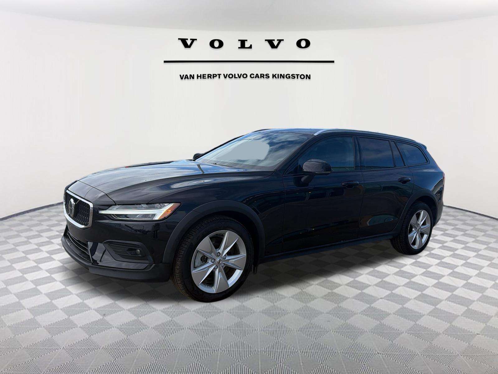 2025 Volvo V60 Cross Country