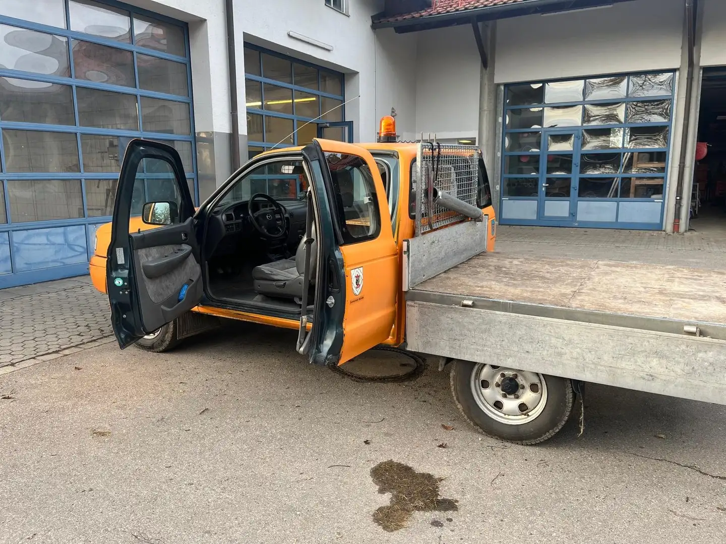 Mazda B Series B 2500 Pick Up 4WD SDX Orange - 2