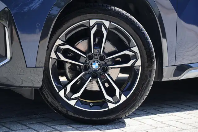 BMW X1 view 3