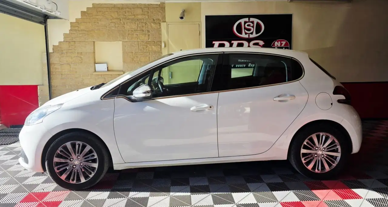 Peugeot 208 208 — photo 5