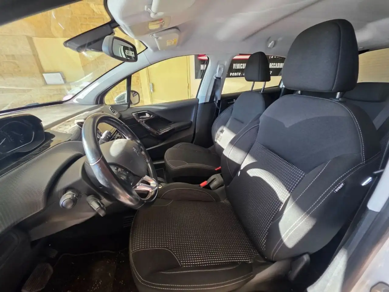 Peugeot 208 208 — photo 15