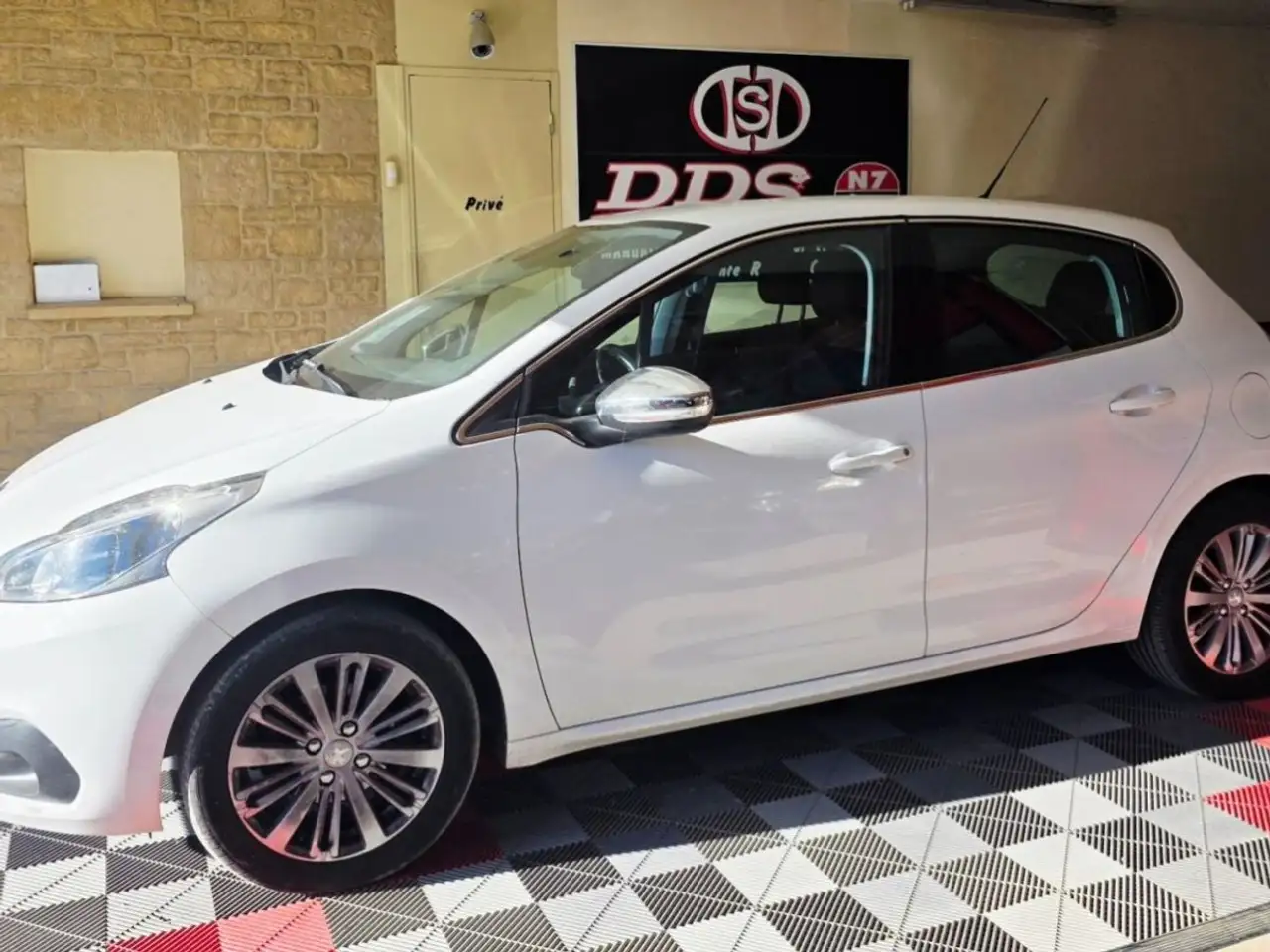 Peugeot 208 208 — photo 9