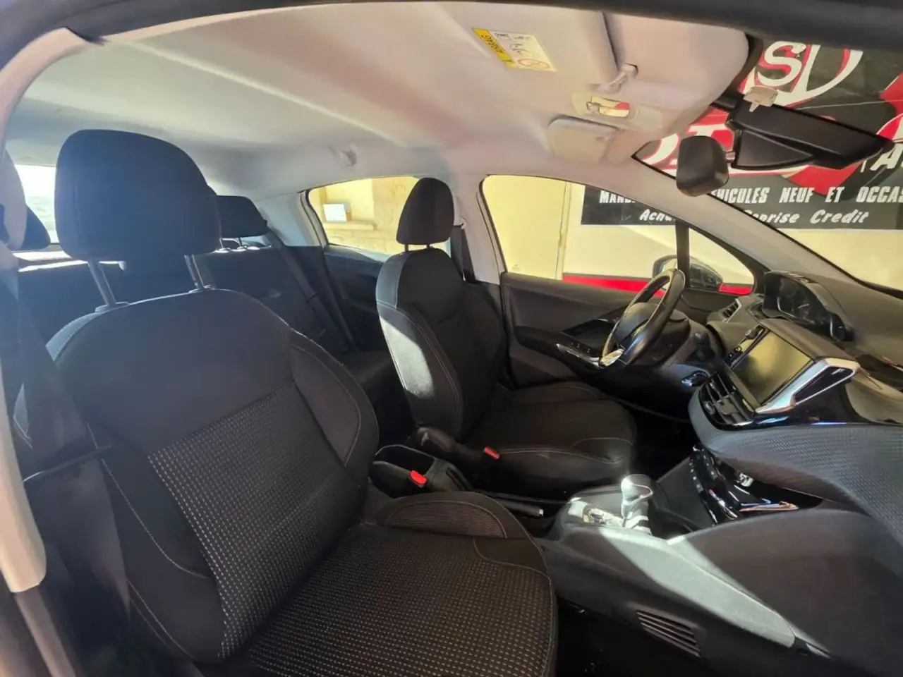 Peugeot 208 208 — photo 18