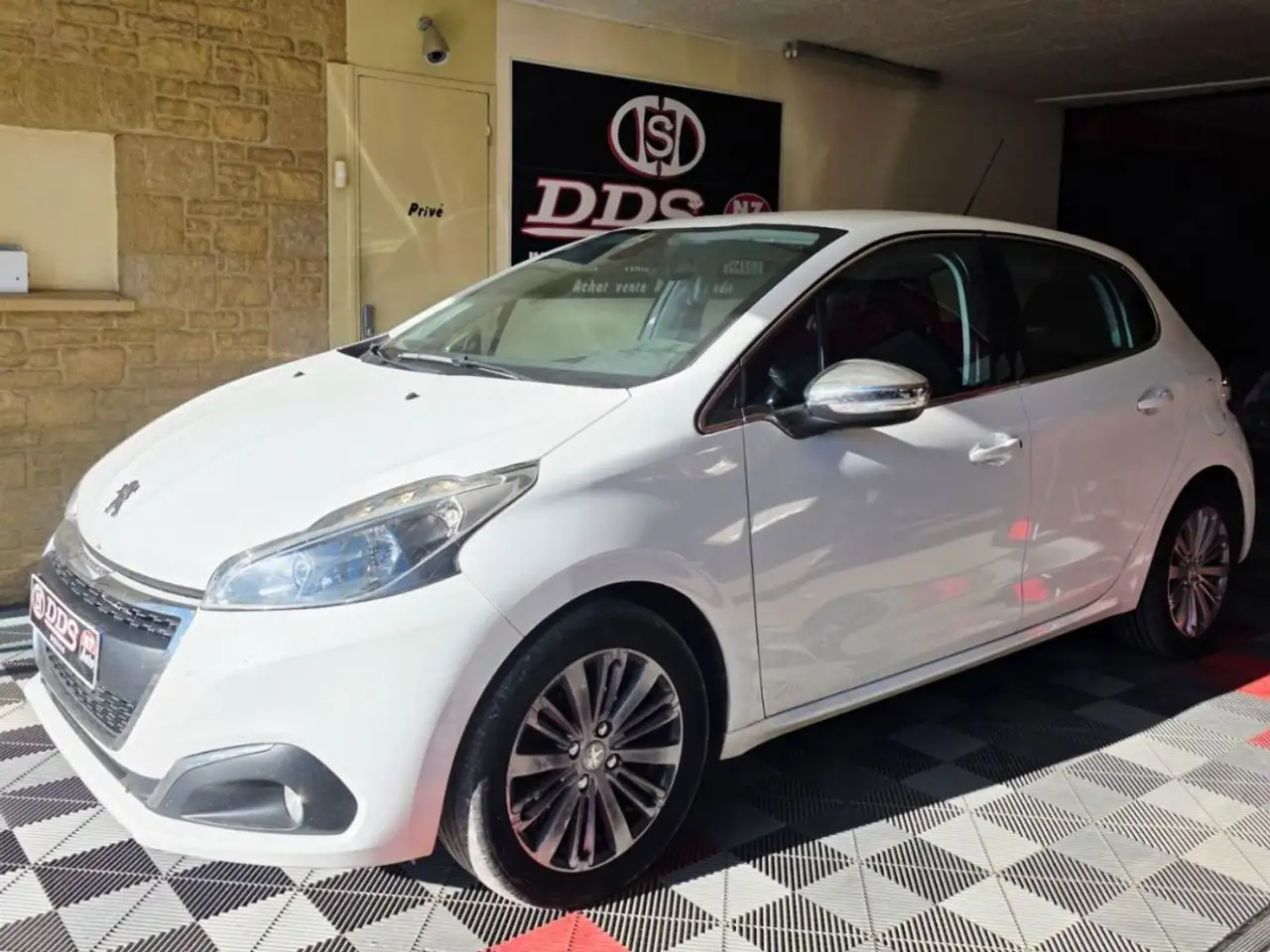 Peugeot 208 208 — photo 10