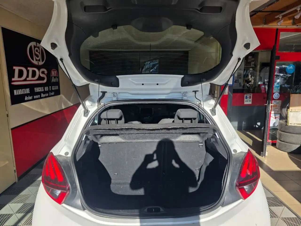 Peugeot 208 208 — photo 11