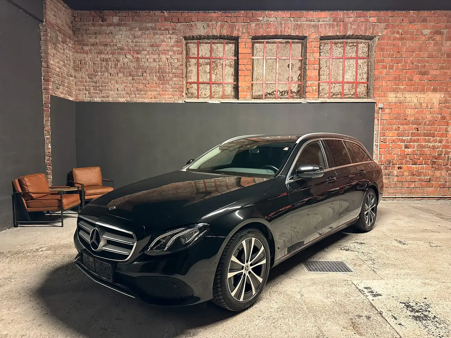 Mercedes-Benz E 220 d T Aut. Avantgarde/ WIDESCREEN/ LED/ AHK/360° Schwarz - 1