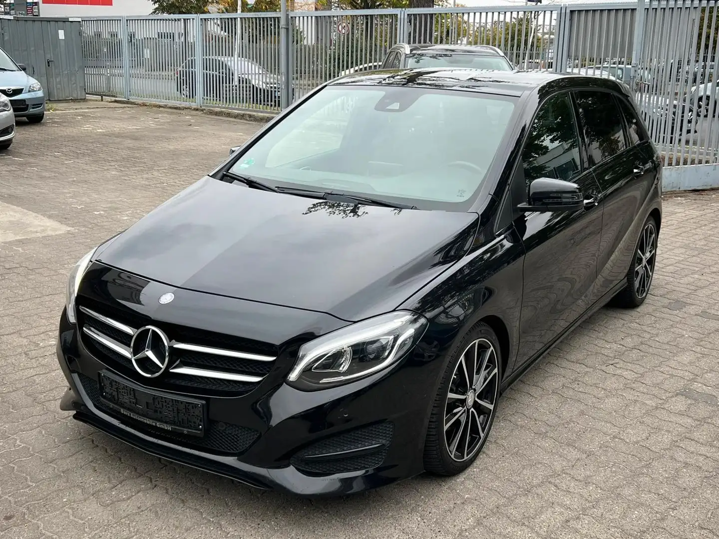 Mercedes-Benz B 220 4Matic/7G-Tr/R.Kamera/Navi/ Sports Tourer Schwarz - 1