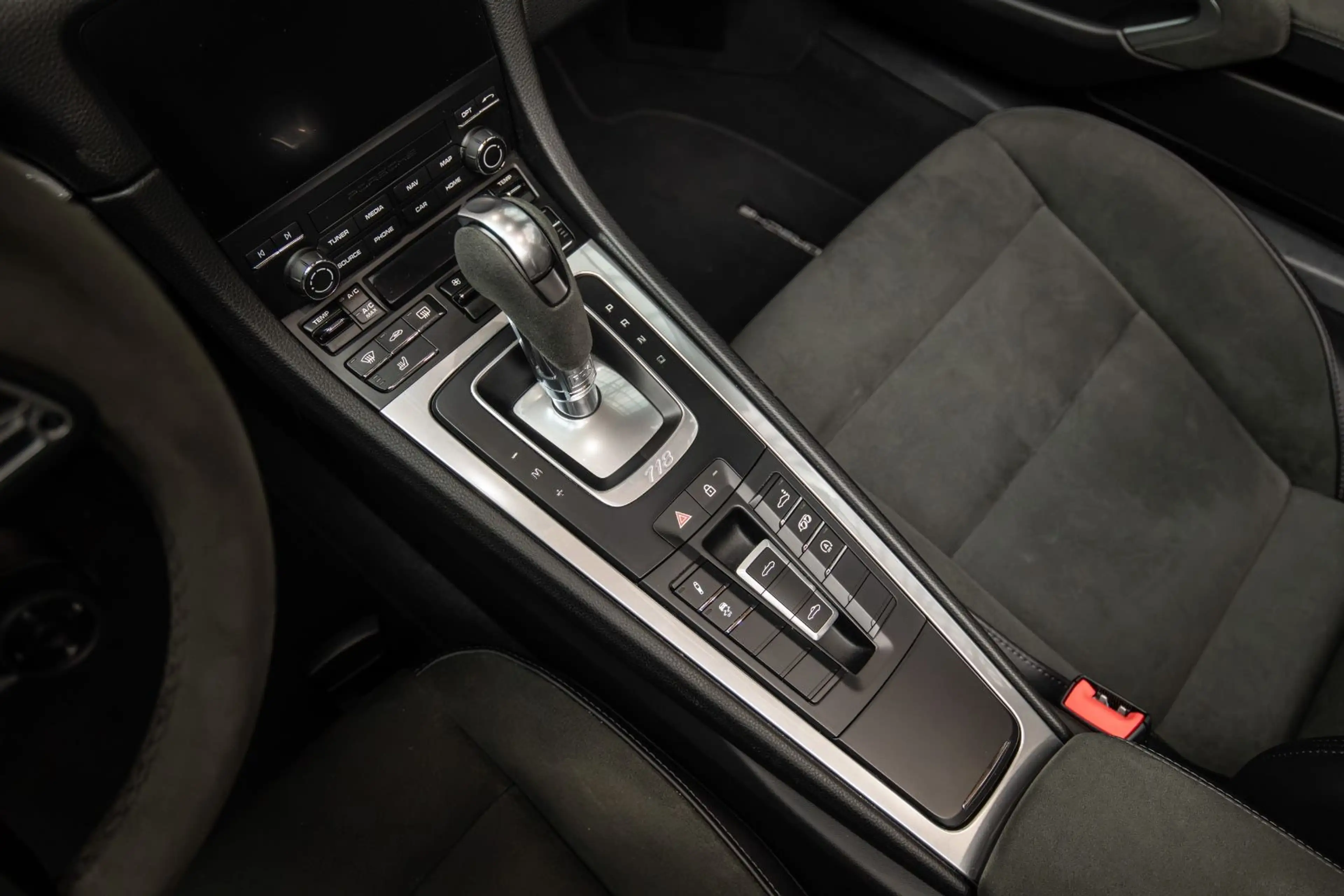 Porsche Boxster GTS 4.0 - PDK - Bose - SHZ - PDLS - PASM — photo 37