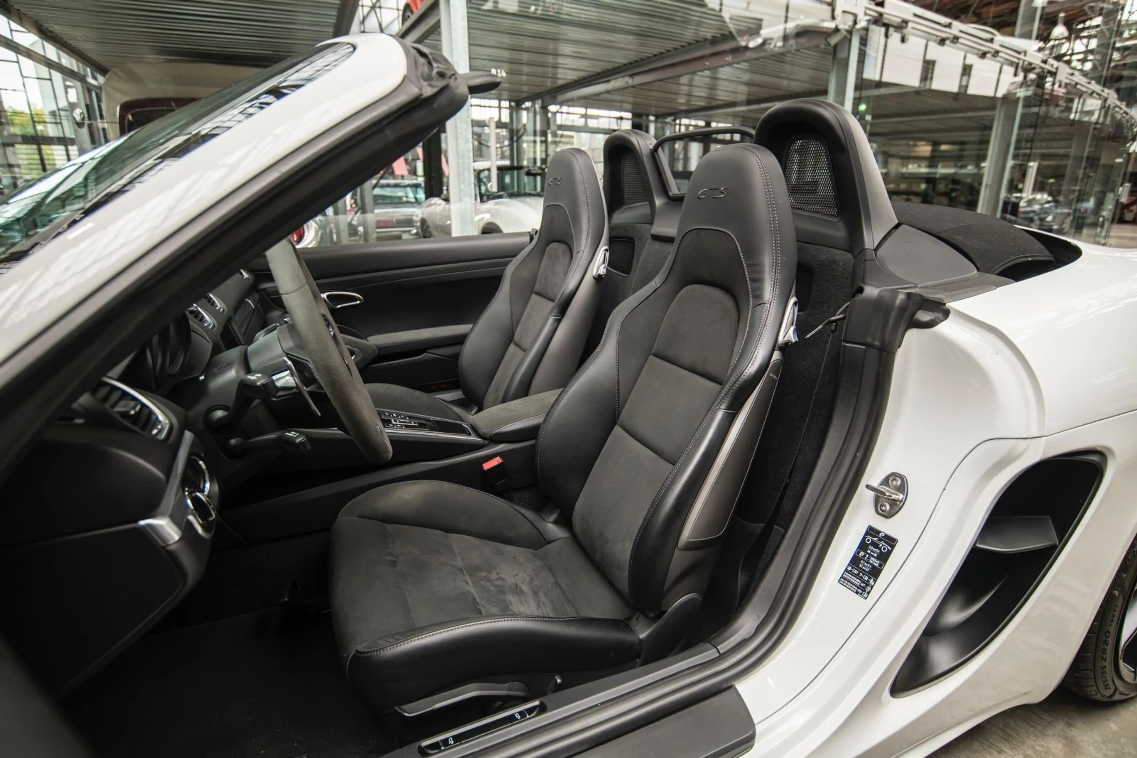 Porsche Boxster GTS 4.0 - PDK - Bose - SHZ - PDLS - PASM — photo 30