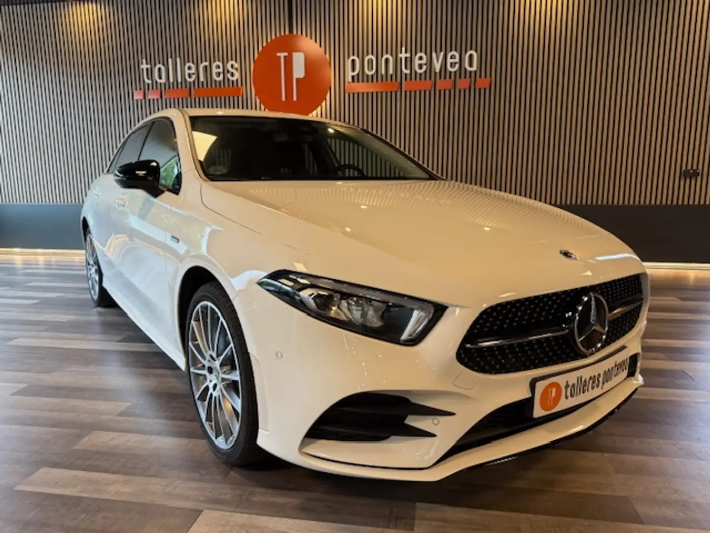 Mercedes-Benz A 250 250e 8G-DCT Weiß - 2