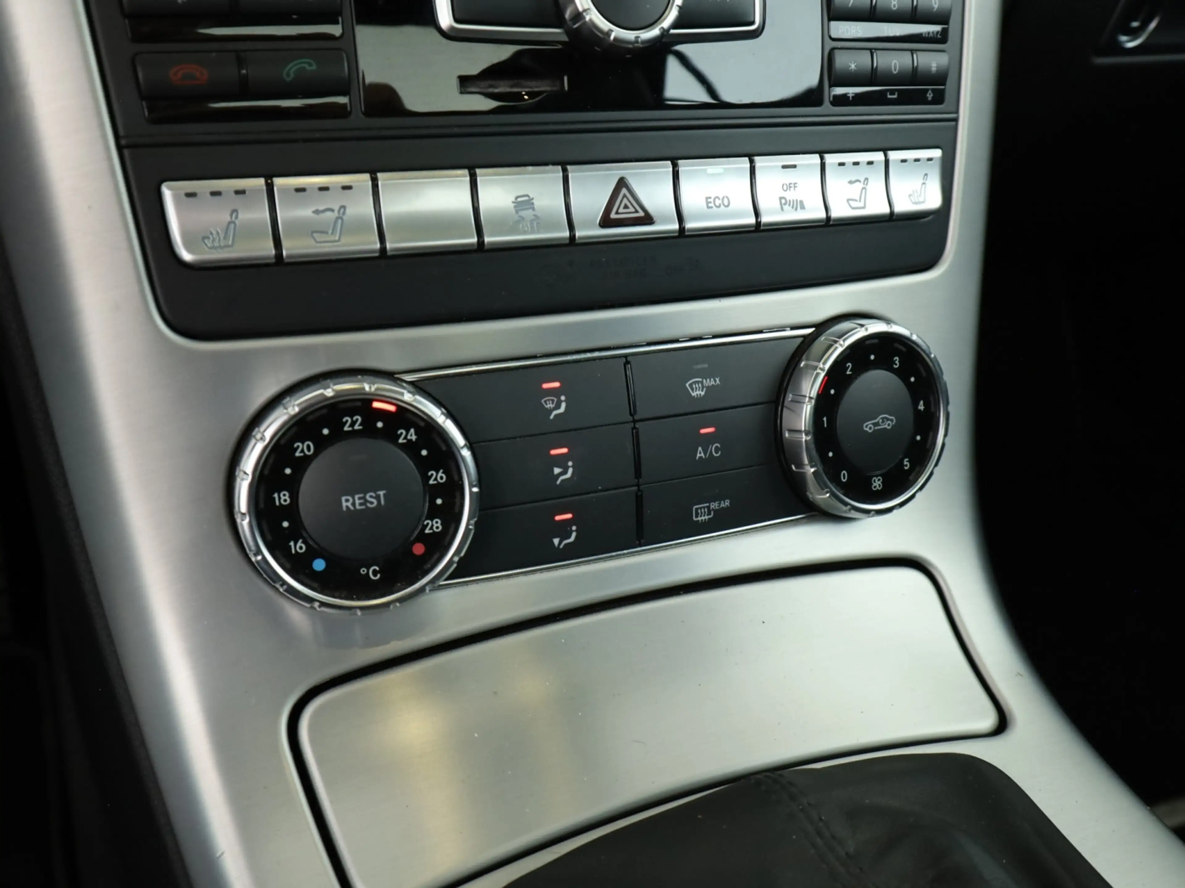Mercedes-Benz SLK 250 Airscarf*Leder*Bi-Xenon + ILS*Comand*SHZ — photo 14