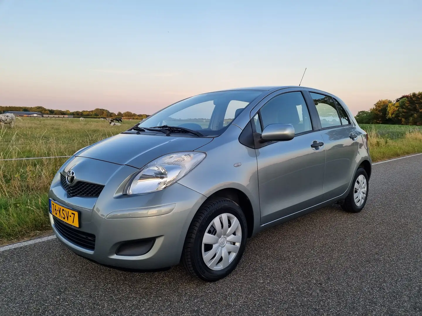 Toyota Yaris 1.0-12V VVTi Acces/AIRCO/Trekhaak/NAP! 1e eig! Grijs - 1