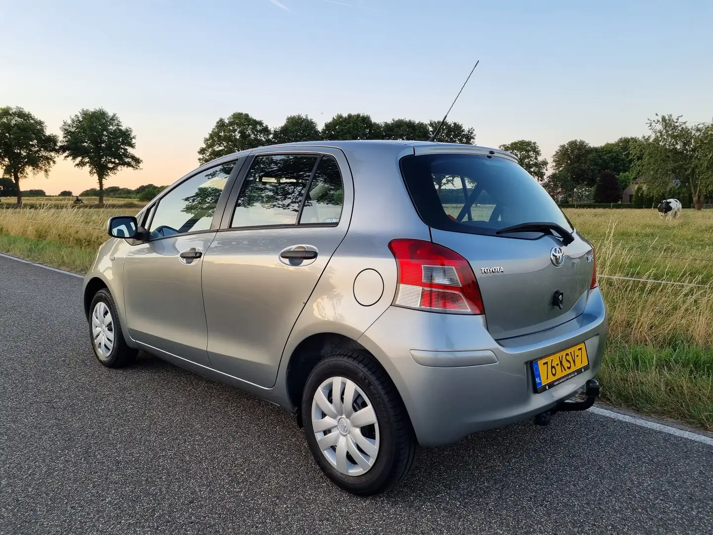 Toyota Yaris 1.0-12V VVTi Acces/AIRCO/Trekhaak/NAP! 1e eig! Grijs - 2