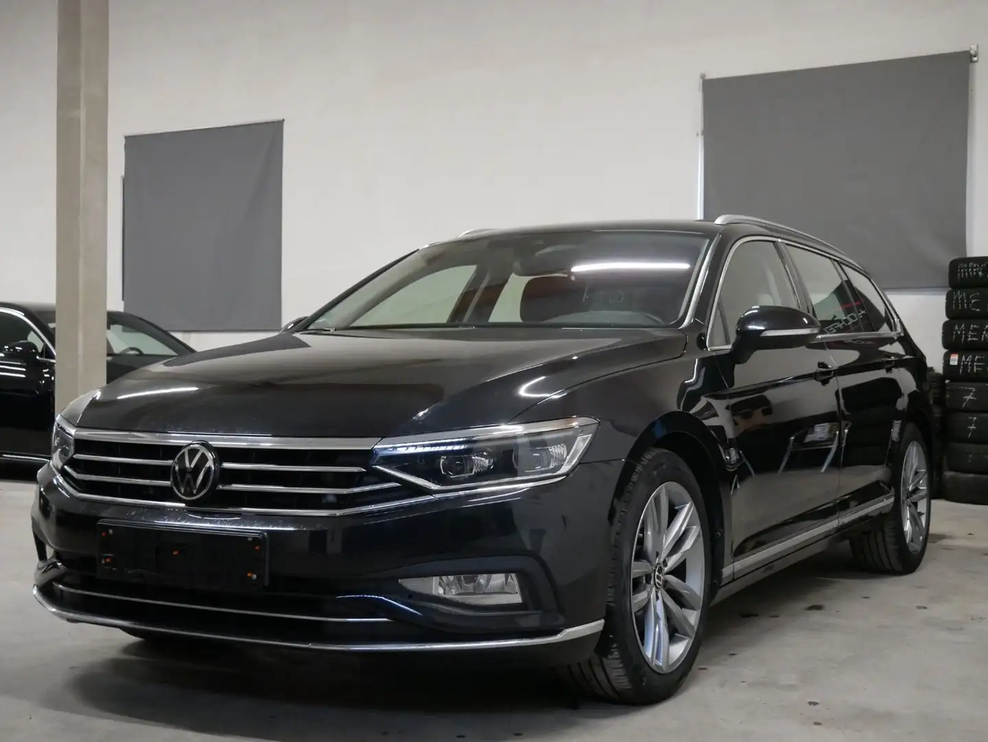 Volkswagen Passat Variant ELEGANCE 4M ACC 360°K TOTW AHK NV Schwarz - 2