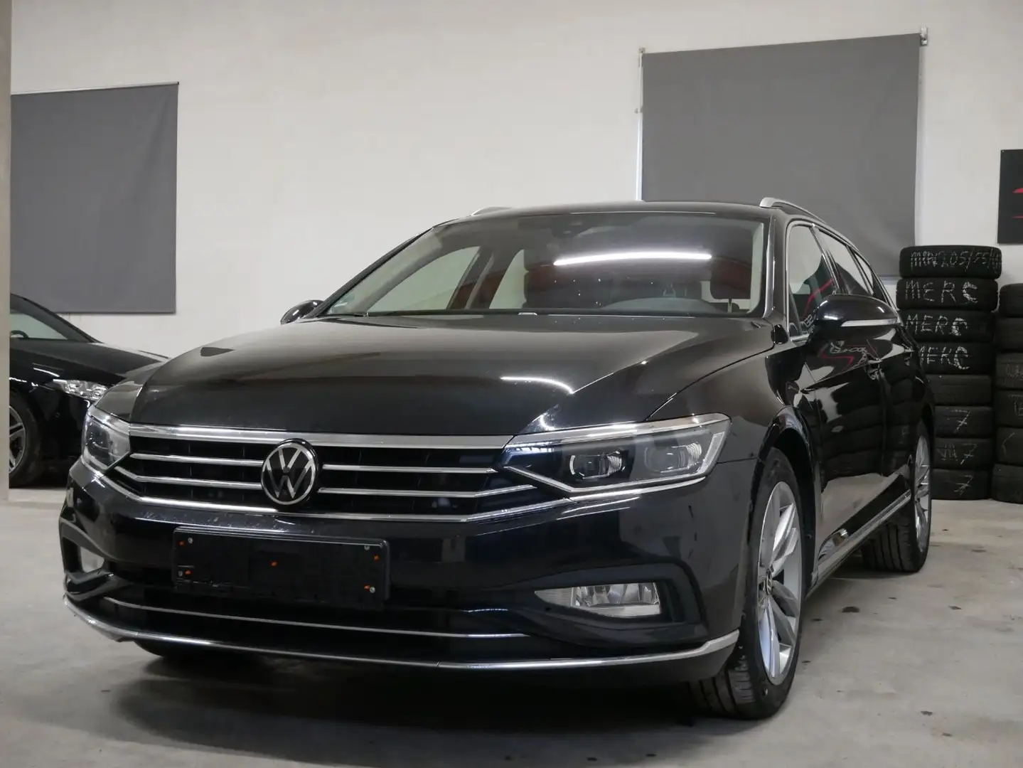 Volkswagen Passat Variant ELEGANCE 4M ACC 360°K TOTW AHK NV Schwarz - 1