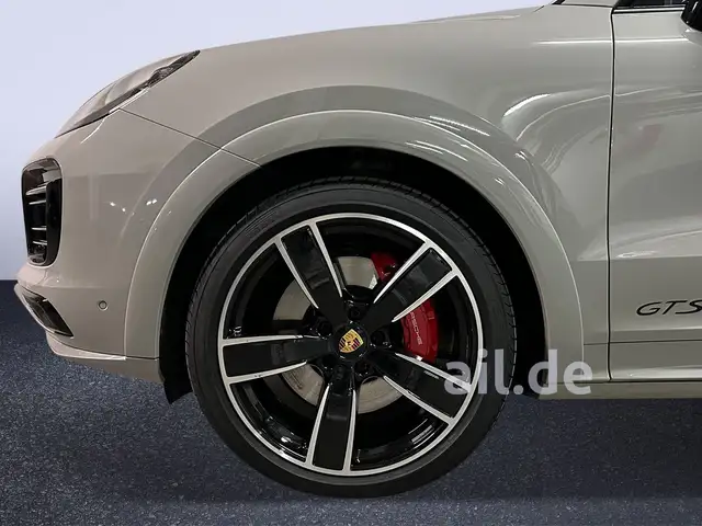 Porsche Cayenne view 7