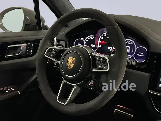 Porsche Cayenne view 4