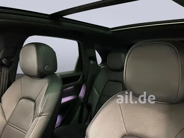 Porsche Cayenne view 10