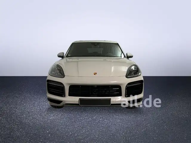 Porsche Cayenne view 3