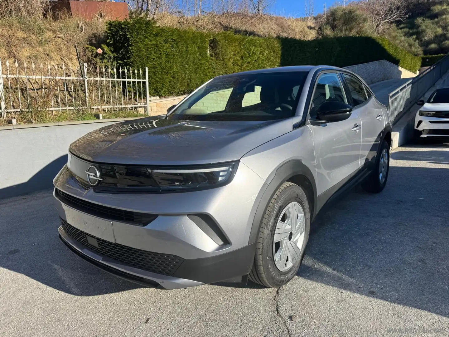 Opel Mokka 1.2 Hybrid aut. Edition Grau - 1