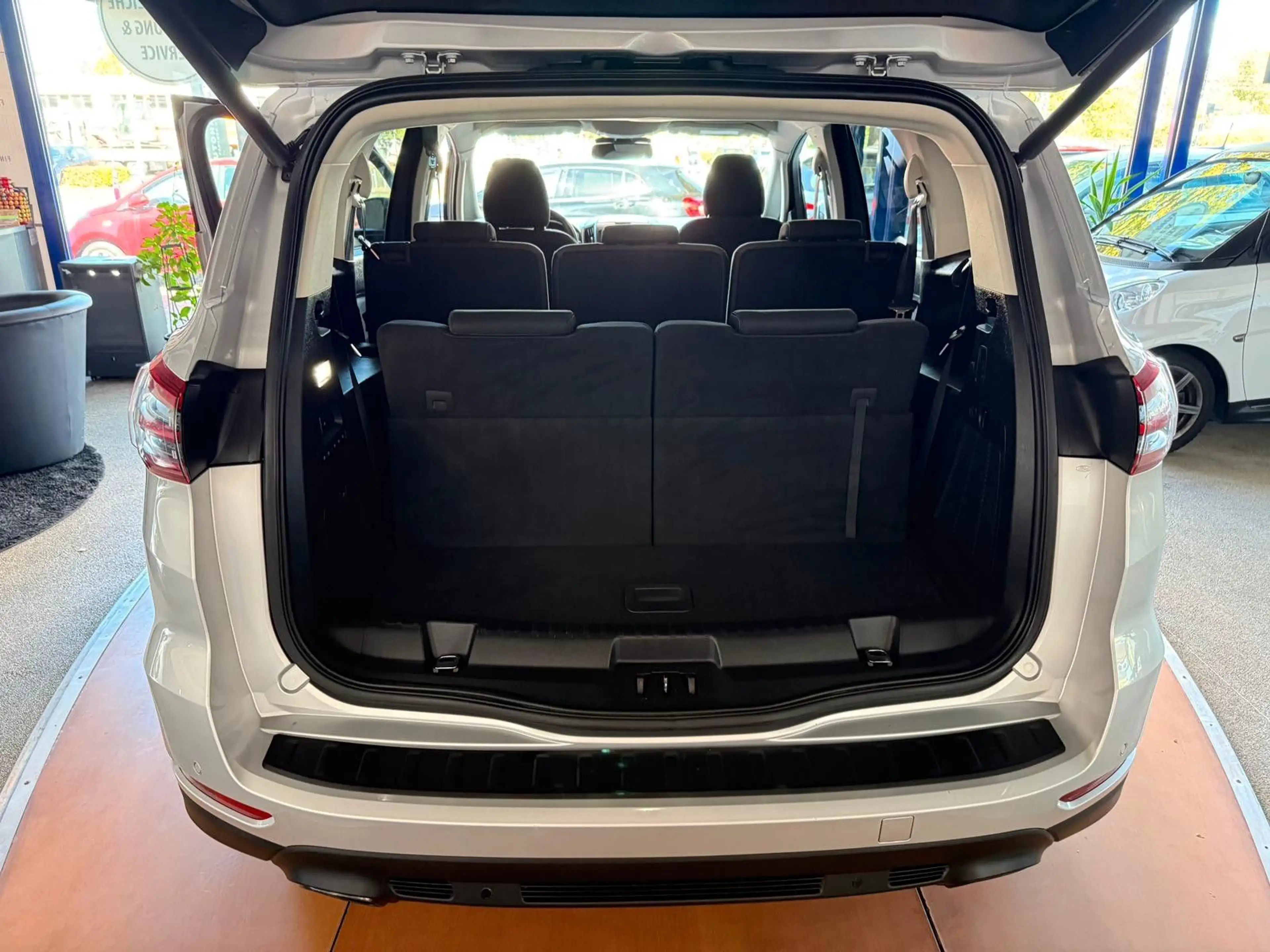 Ford S-Max S-MAX Titanium 7-Sitzer / Autom. / Navi / R-Kam — photo 11