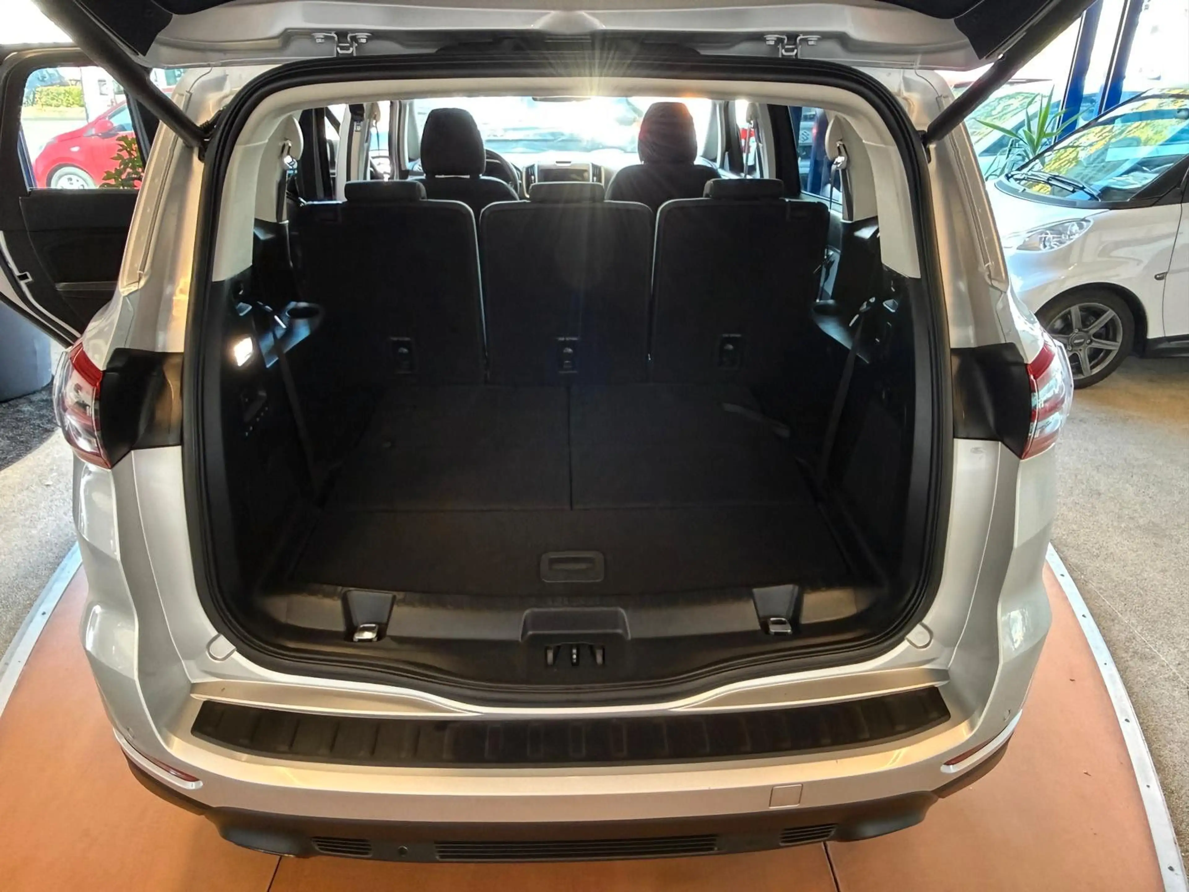 Ford S-Max S-MAX Titanium 7-Sitzer / Autom. / Navi / R-Kam — photo 12