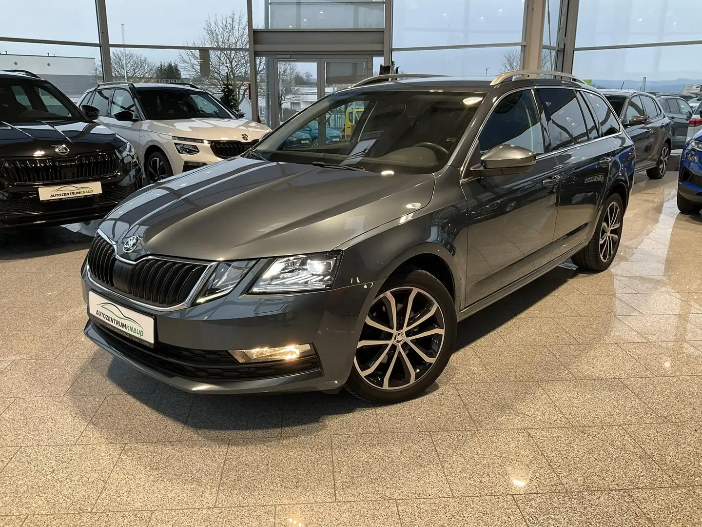 Skoda Octavia 1.5TSI Navi Rückfahrkamera ACC LED Frontscheibehei Grau - 1