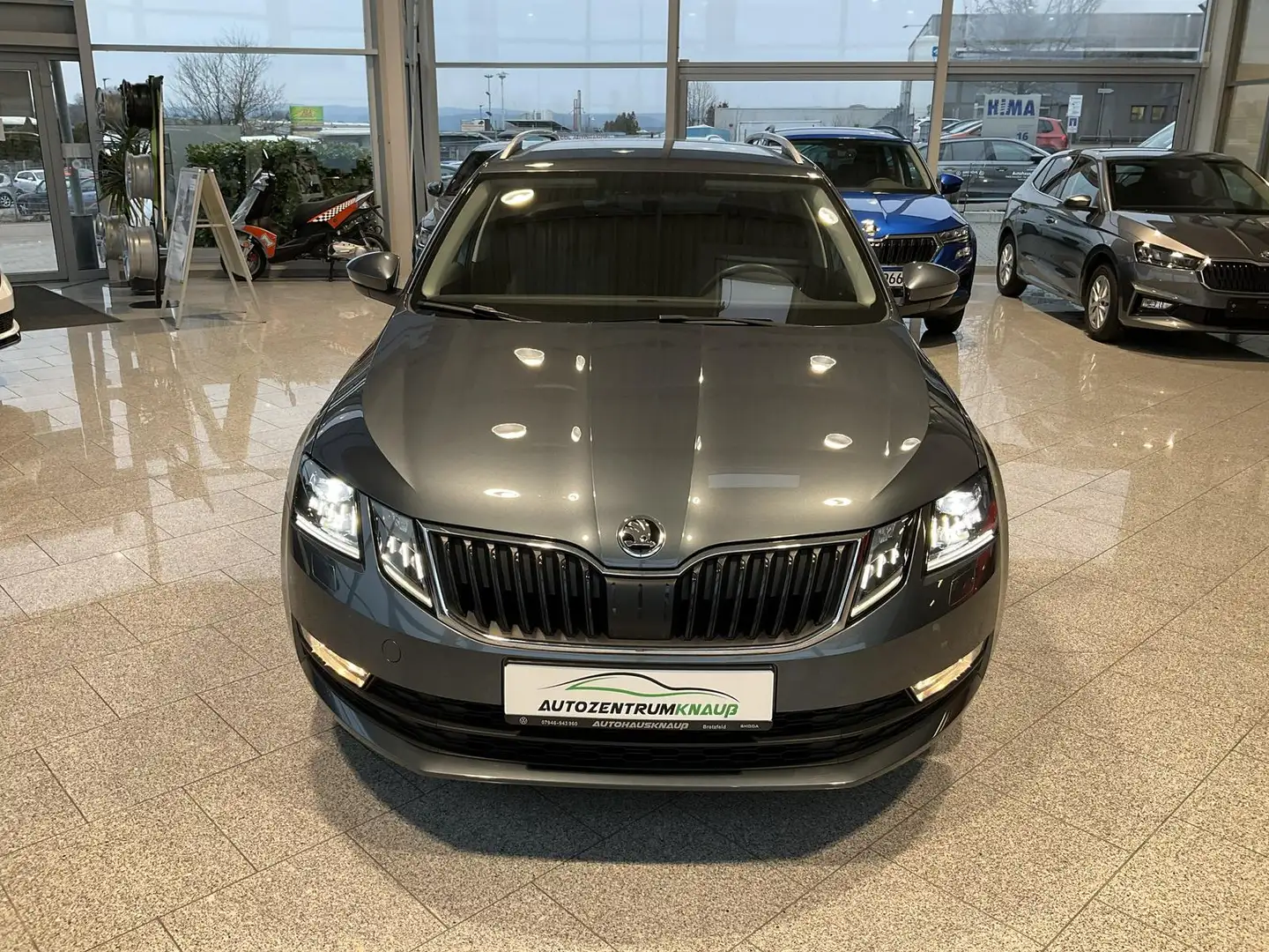 Skoda Octavia 1.5TSI Navi Rückfahrkamera ACC LED Frontscheibehei Grau - 2