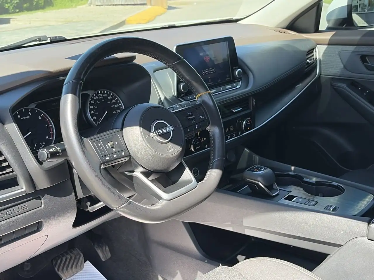 Nissan Rogue снимка Nissan Rogue