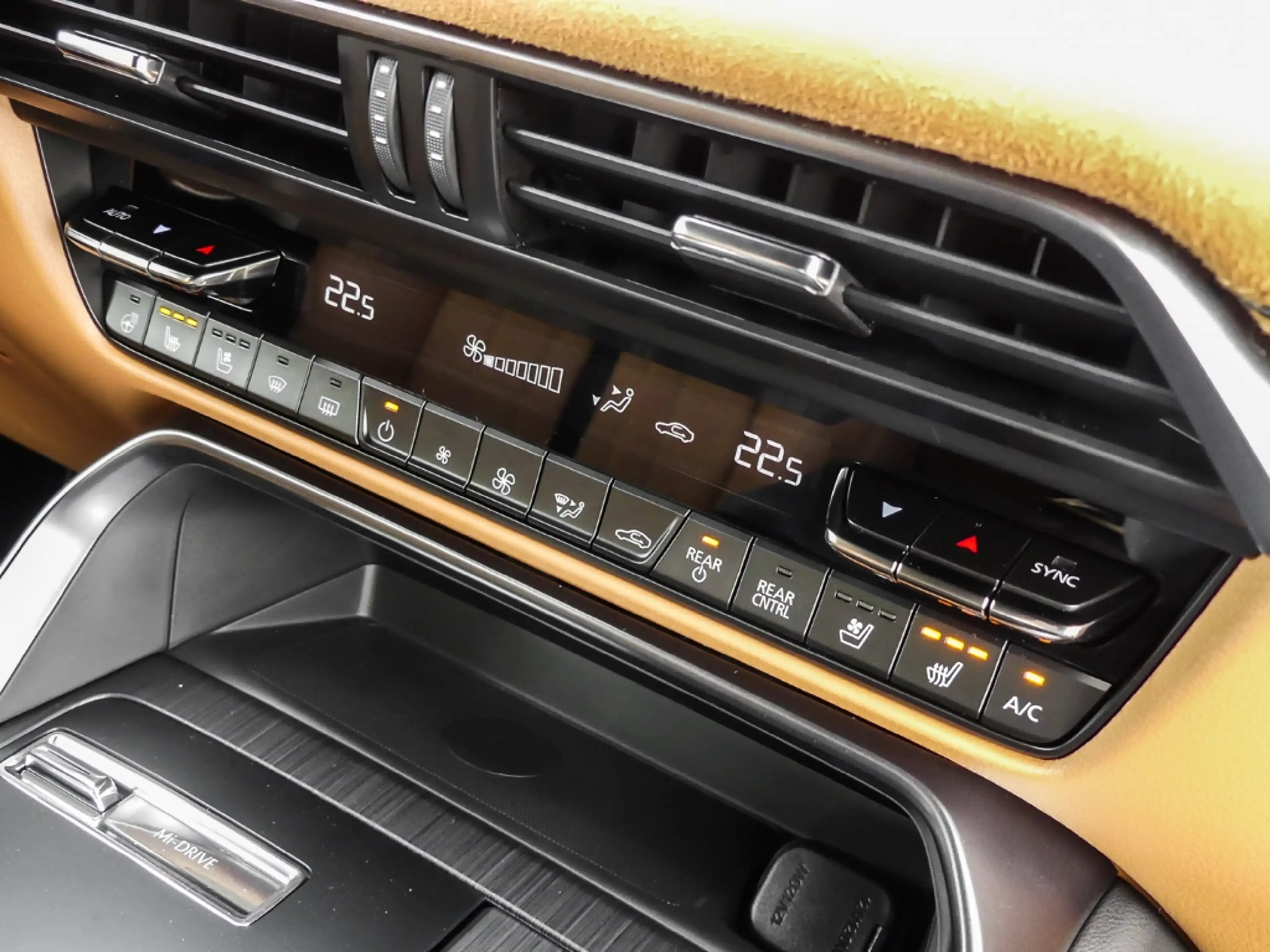 Mazda CX-80 2026 3.3L e-SKYACTIV D 254ps 8AT AWD Homura COSO T — photo 8