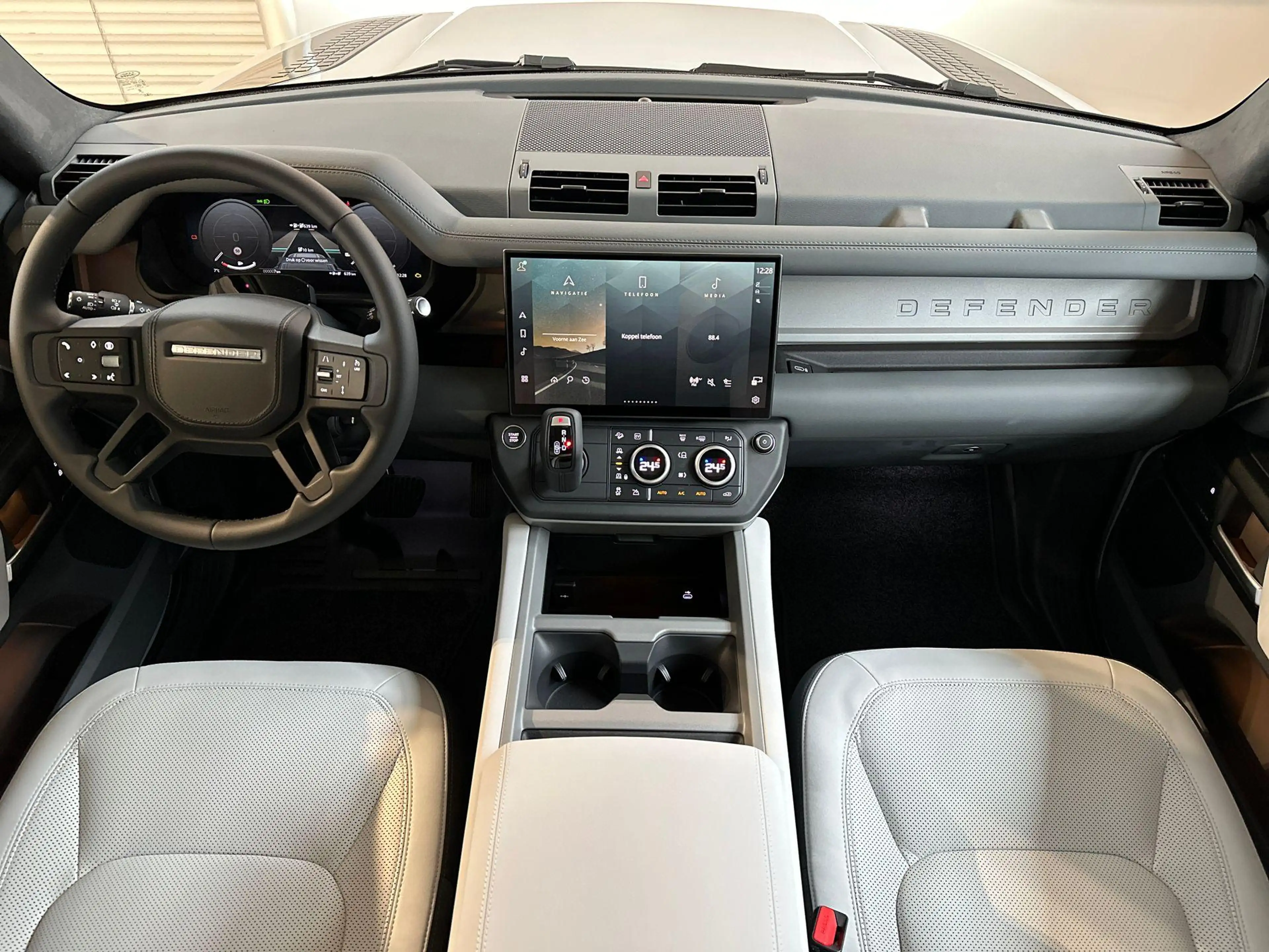 Land Rover Defender P300e 110 X-DYNAMIC HSE -BLACK PACK|22"LM|COOLBOX| — photo 4