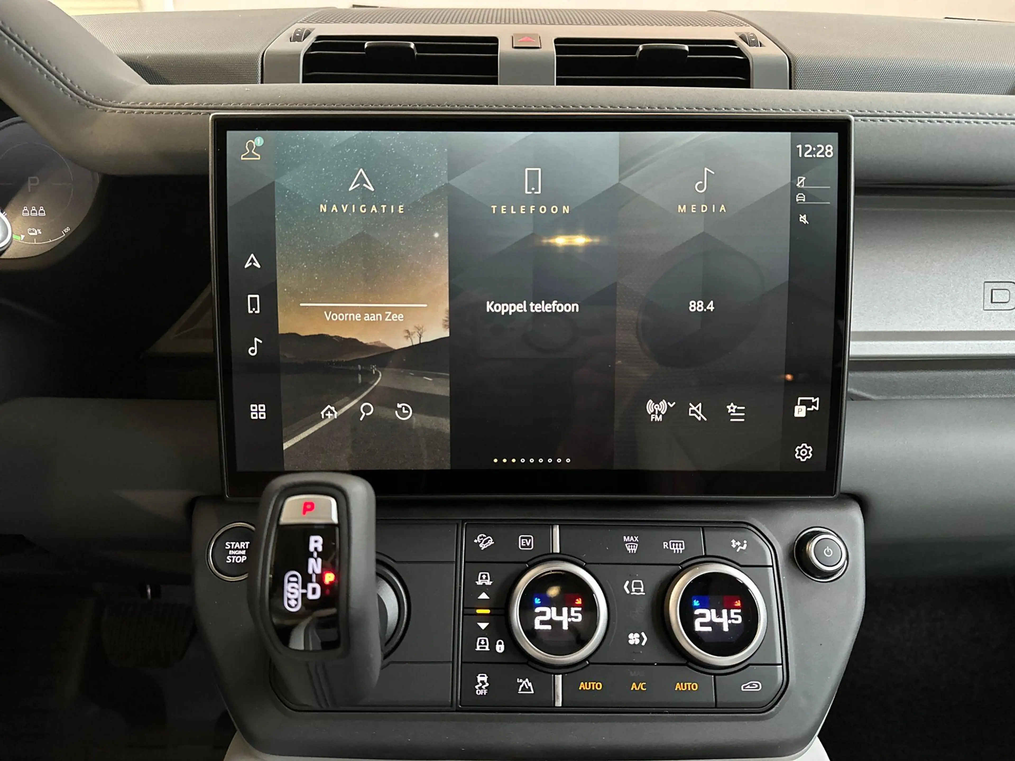 Land Rover Defender P300e 110 X-DYNAMIC HSE -BLACK PACK|22"LM|COOLBOX| — photo 15